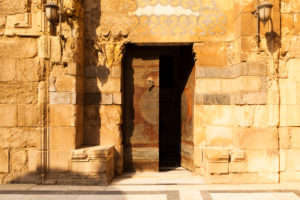 Kairo, Giseh, Ägypten, al-Muizz-Straße ( Al Moez Ldin Allah Al Fatmi), Gebäude, aussen, offene Tür Kairo, Giseh, Ägypten, al-Muizz-Straße ( Al Moez Ldin Allah Al Fatmi), Gebäude, aussen, offene Tür